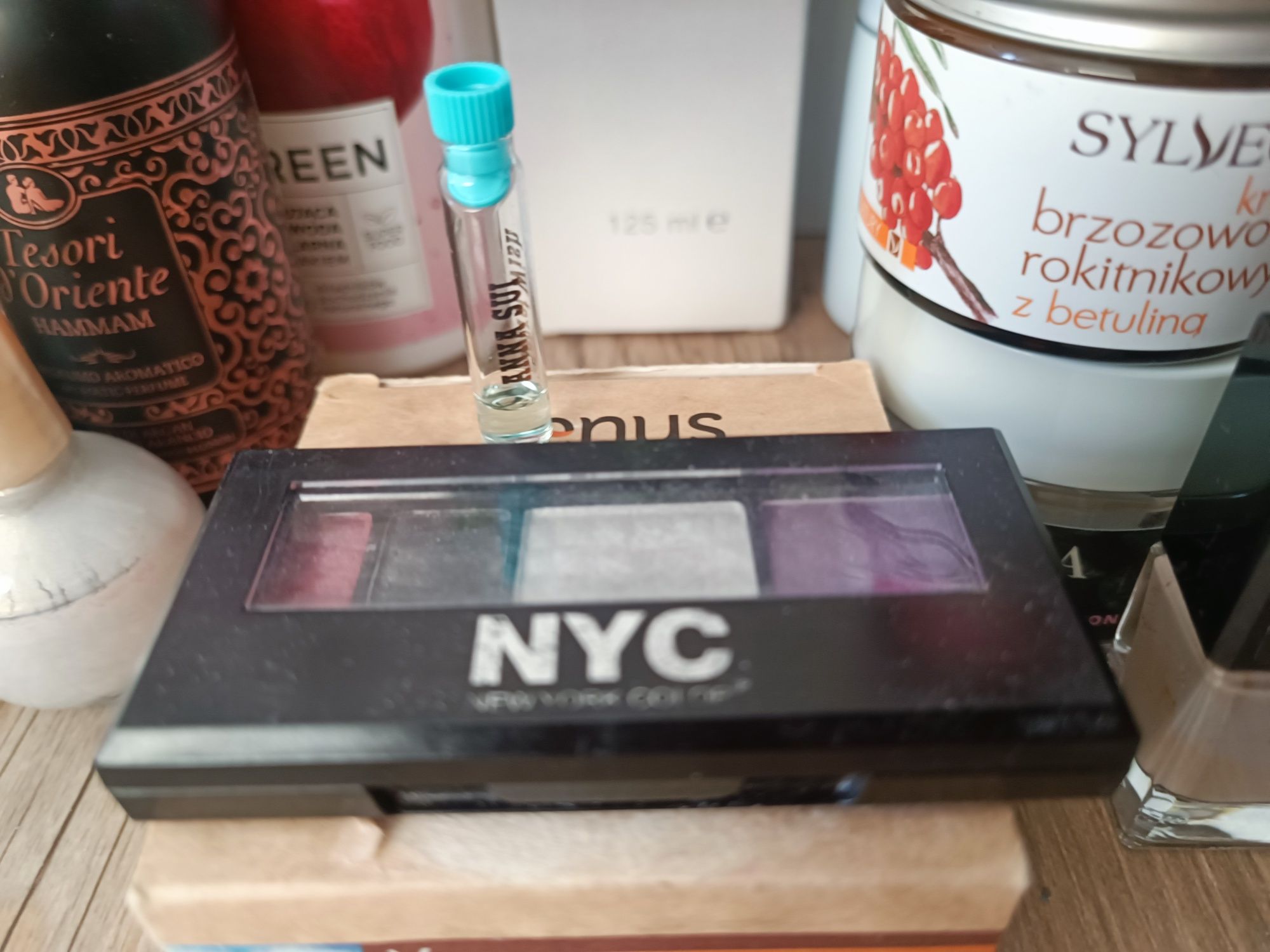 Zestaw kosmetyków 19 alvernum perfumy cerave anna sui