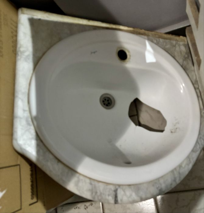 Мармурова столешня+акриловий карніз  під умивальник Іспанія SANGRA