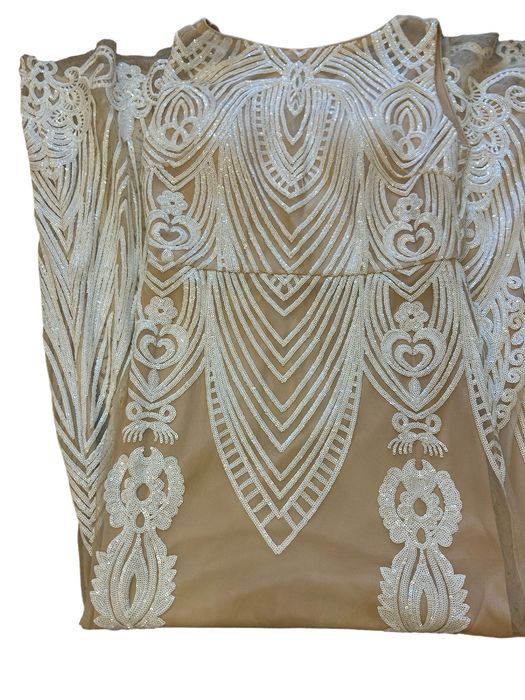 Suknia ślubna pięknie zdobiona