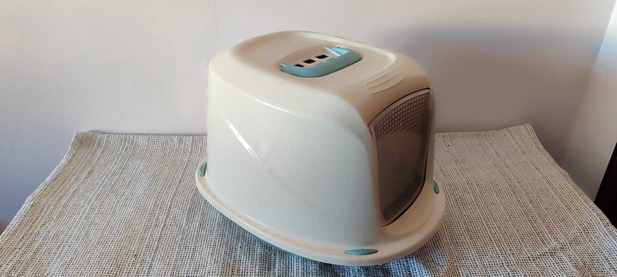 WC fechado para gato pequeno