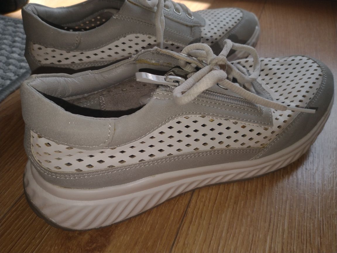 Białe buty skórzane typu adidas GoSoft r.38