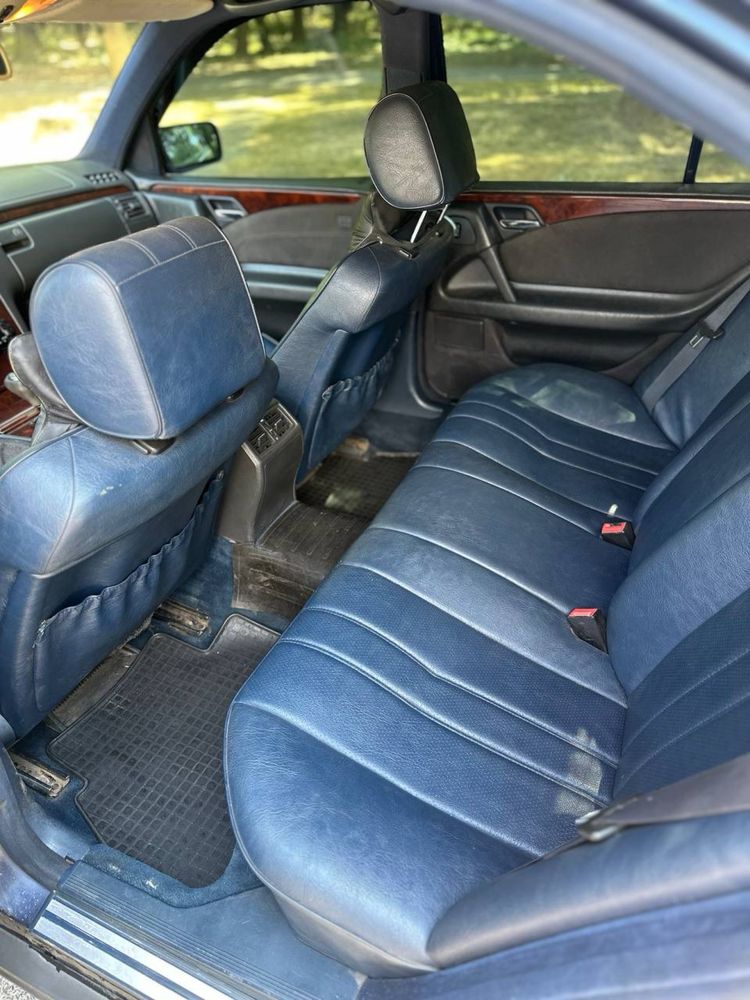 Mercedes-Benz W210