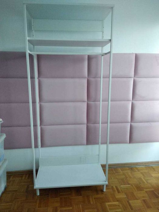 Metalowa, biała szafa szkieletowa ikea, z drążkiem, regulowane nóżki