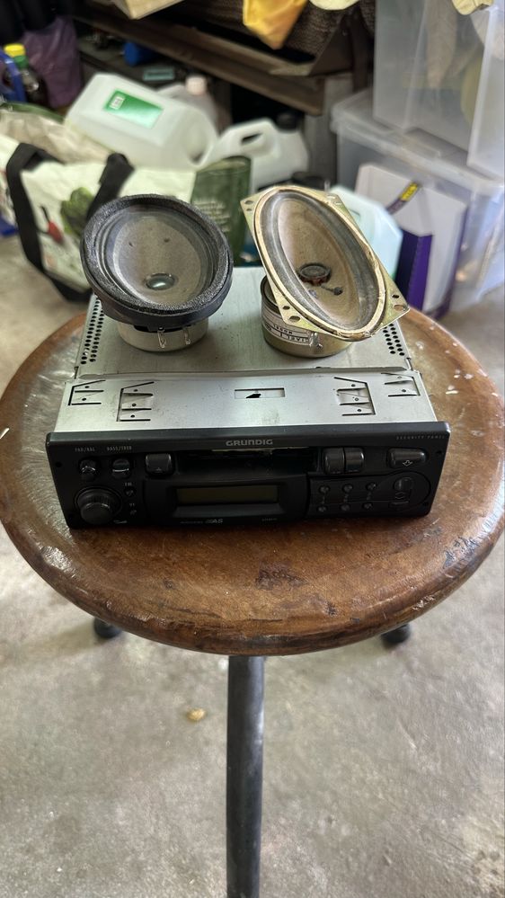 Radio Grundig + Dois Woofers