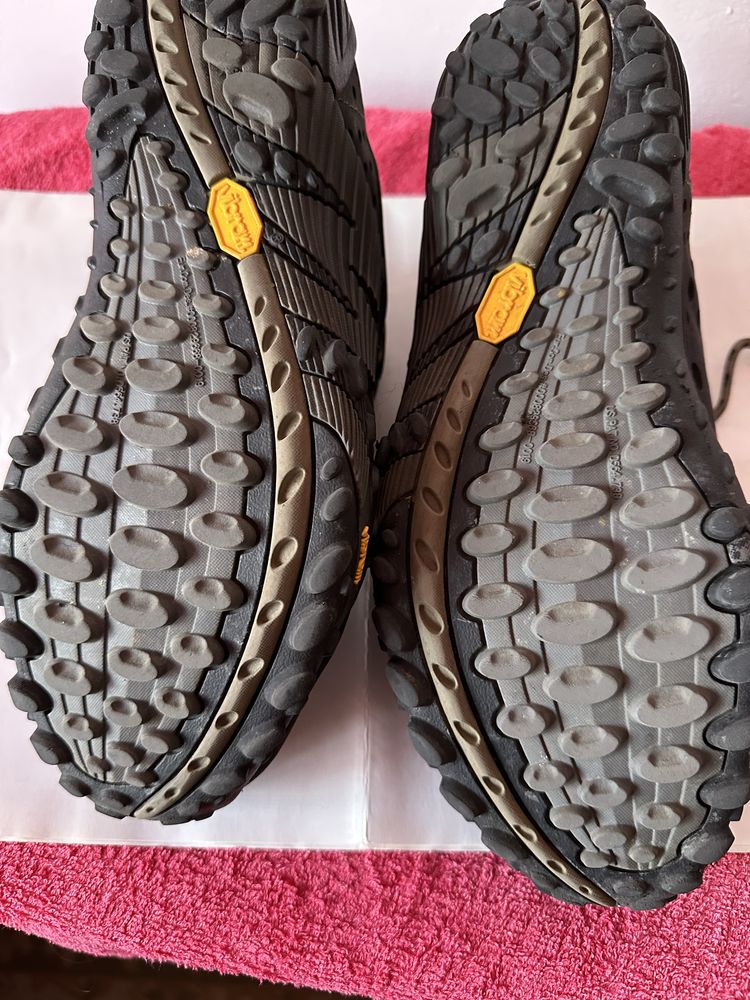 Merrell Intercept 43