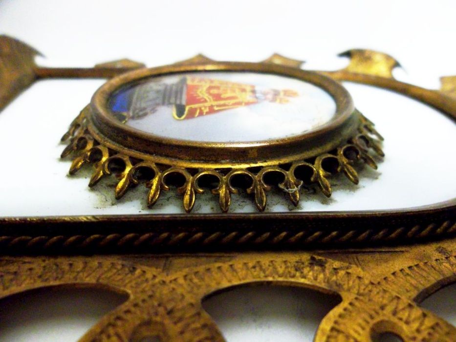 antiga imagem de Menino Jesus de Praga-pintura á lupa-moldura dourada