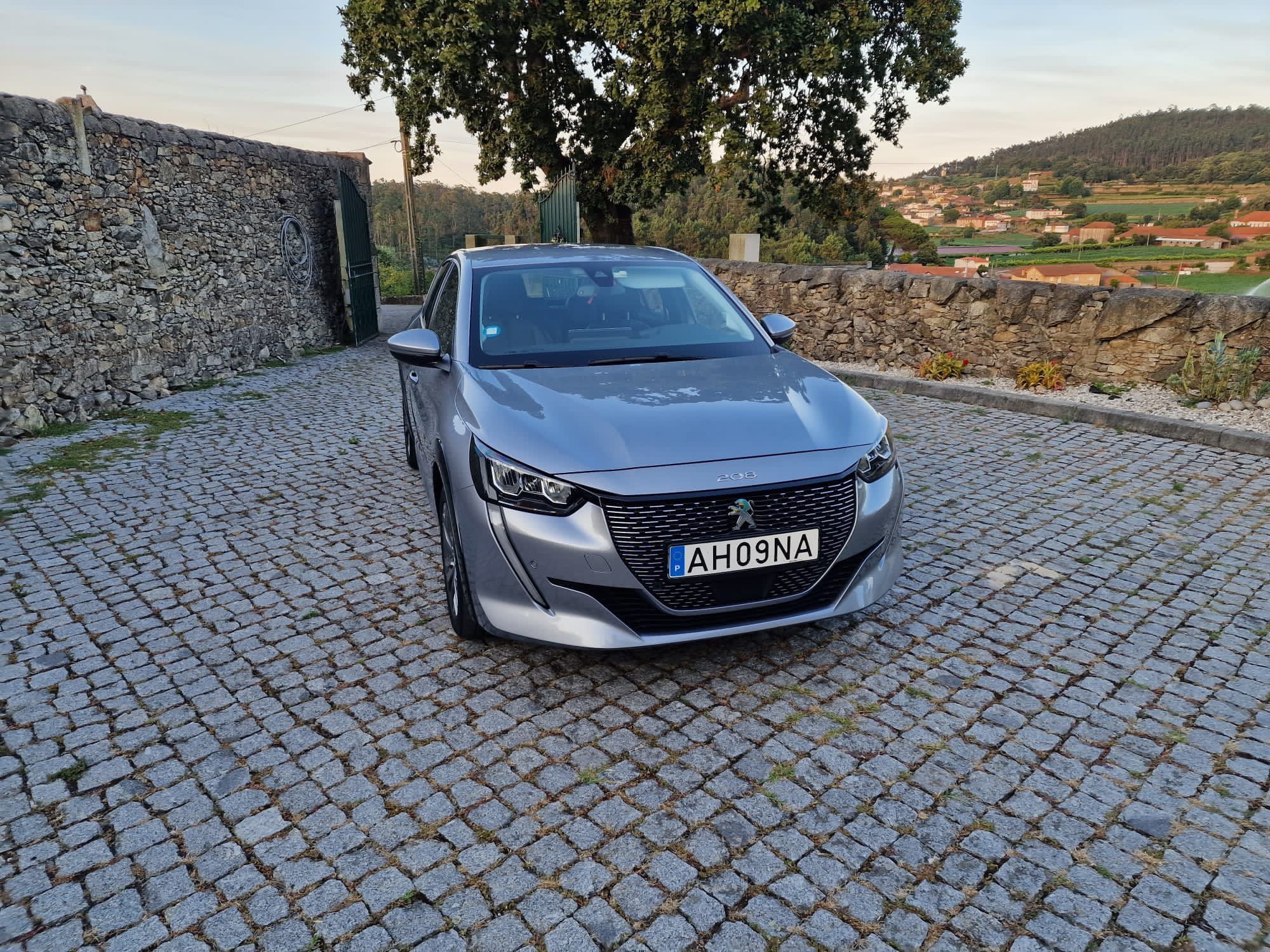 Peugeot E-208 Elétrico