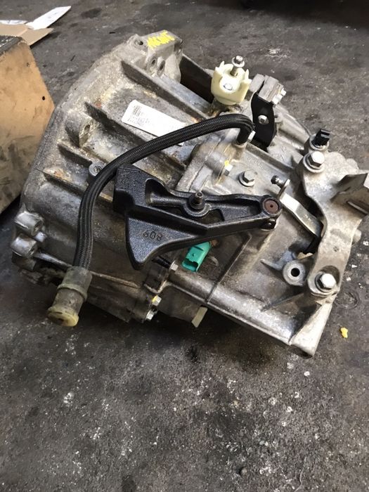 Venda ás peças ou por completo - motor Renault 1.9 dci 131cv