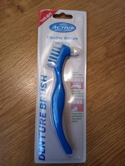 Szczoteczka do protez zębowych