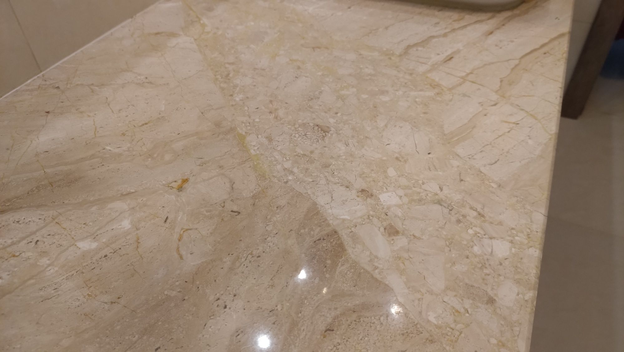Szafka łazienkowa z blatem marmurowym i umywalką
