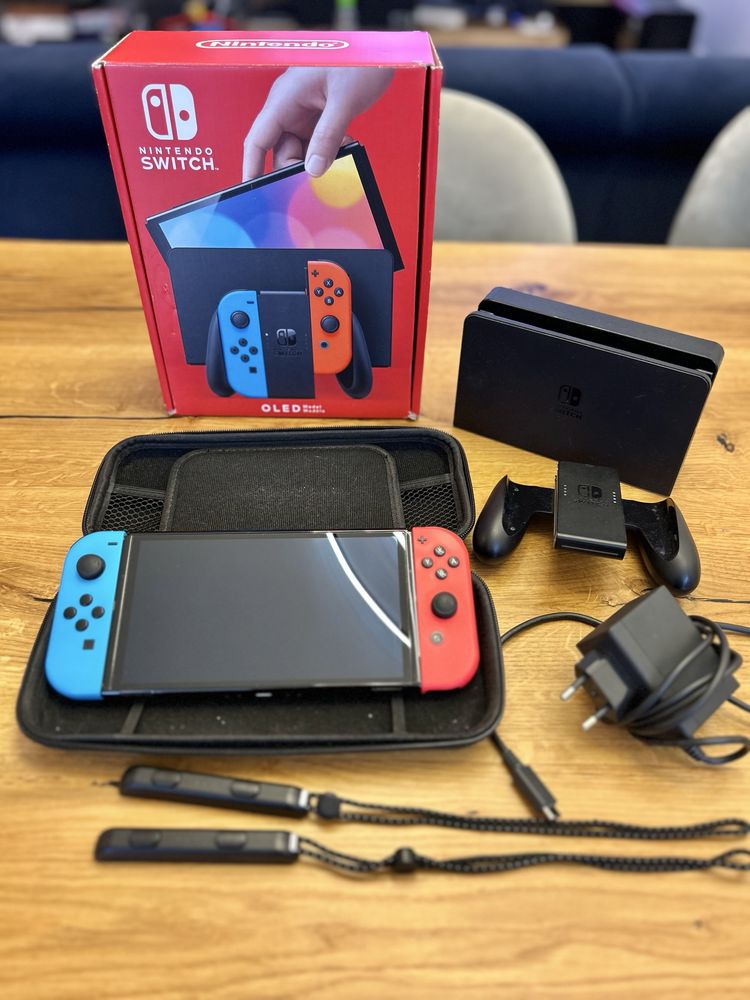 Konsola Nintendo Switch Oled Zestaw + Pokrowiec