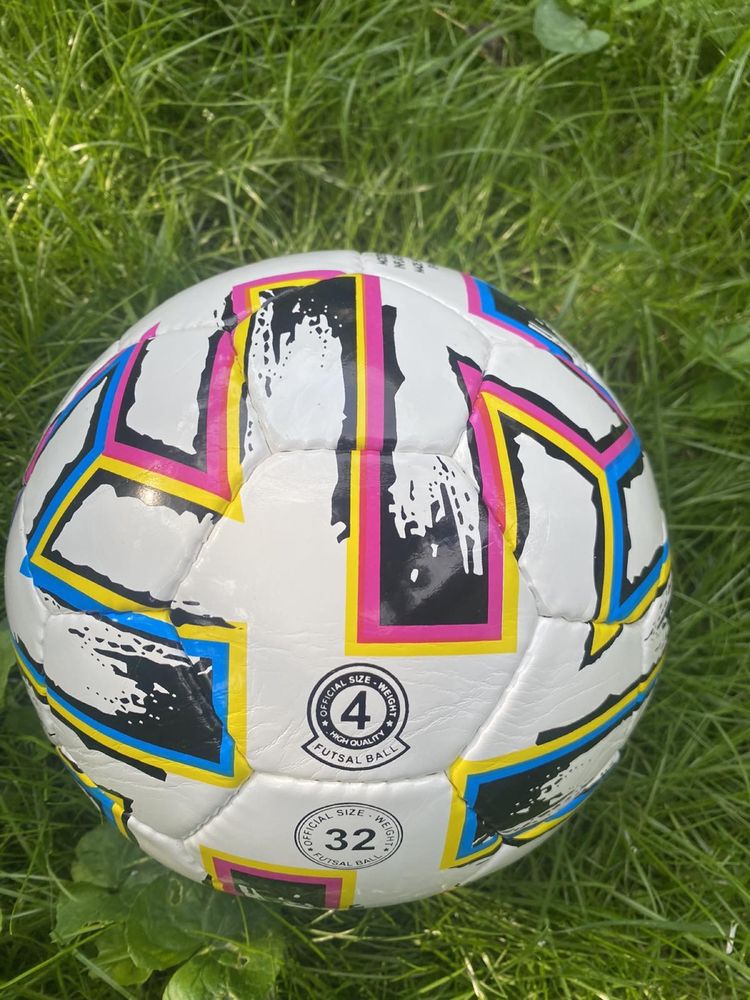Футбольний м’яч розмір 4 футзальний, з полімерним покриттям новий
