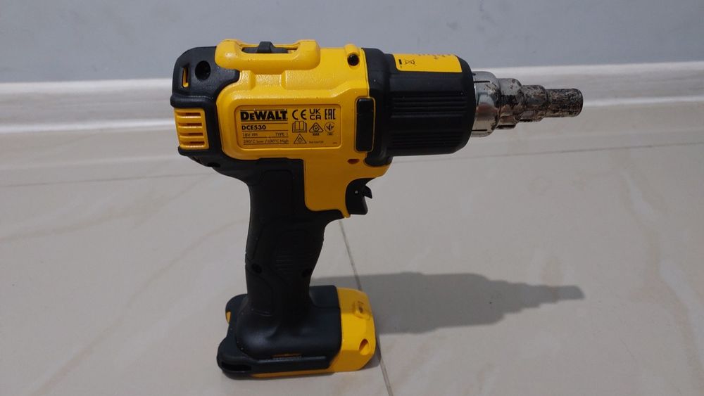 Акумуляторний пістолет гарячого повітря - фен DeWALT DCE530