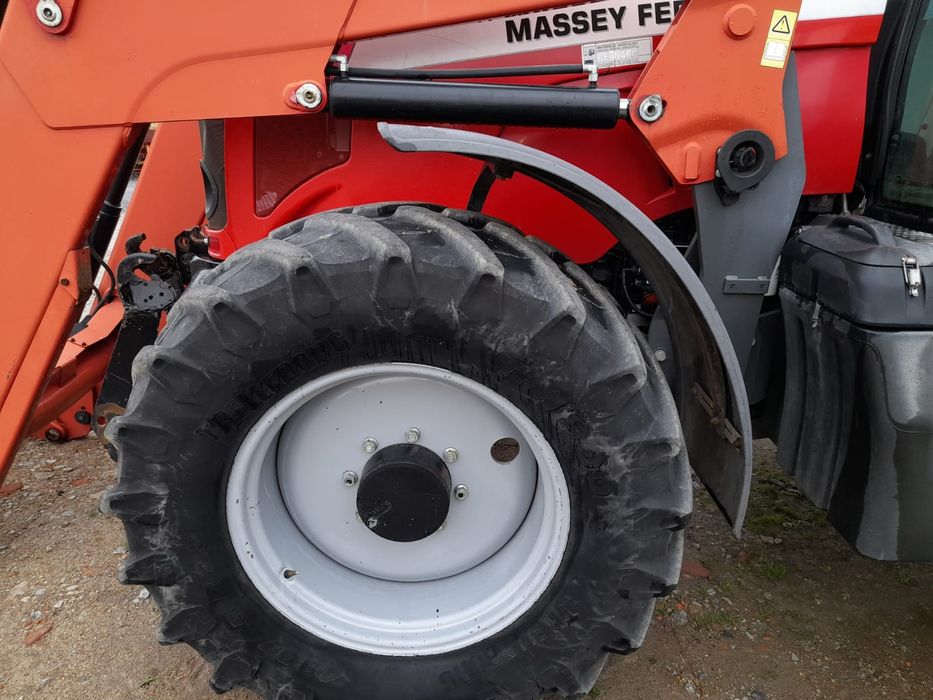 Massey Ferguson 6465 z ladowaczem renault Claas Ares Fendt