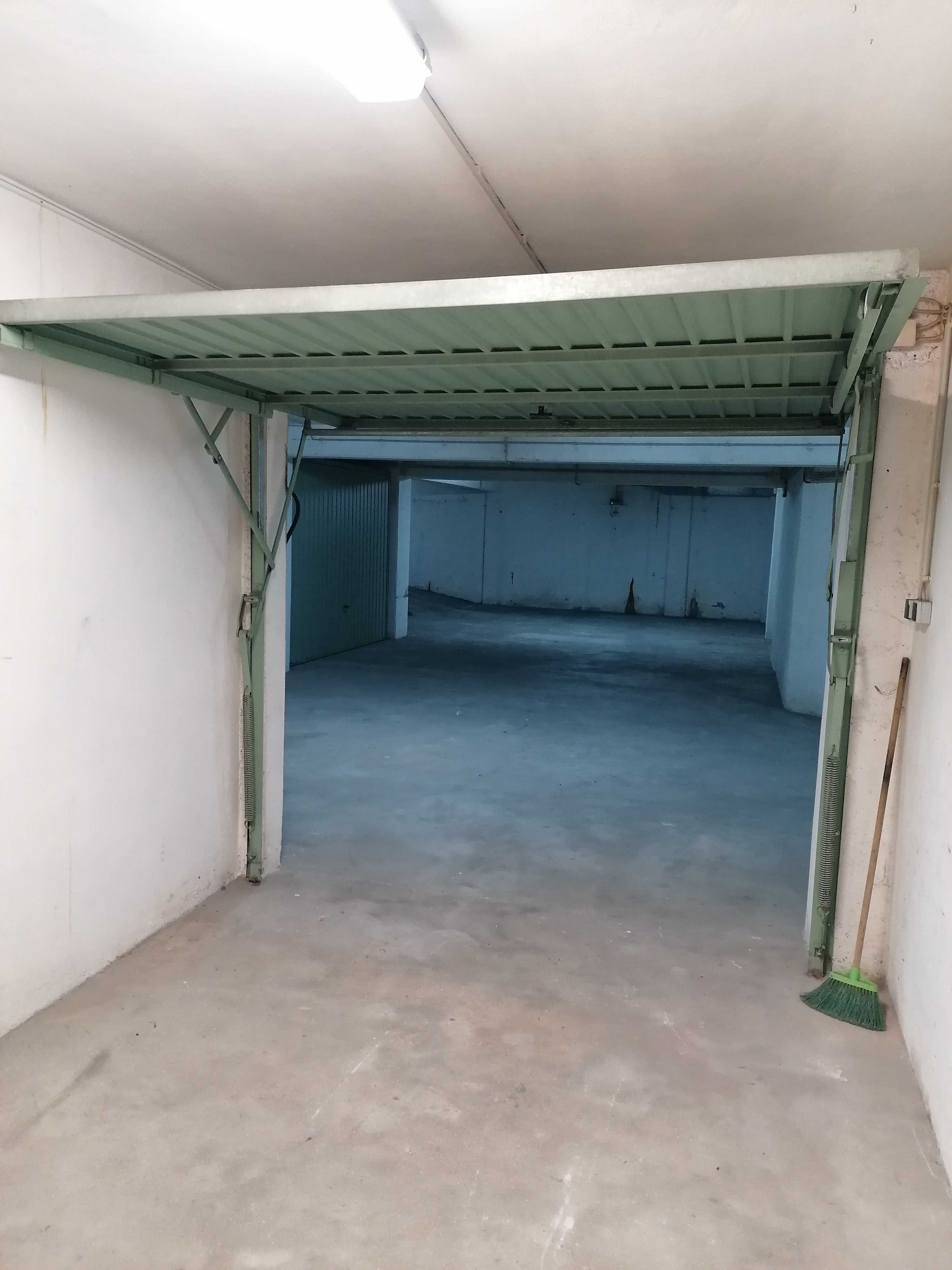 Arrenda-se BOX Lugar de Garagem Centro de Gaia Paço do Rei Arrecadação