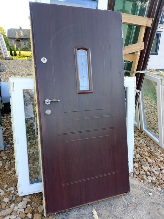 Drzwi zewnętrzne 100x209 metalowe brązowe szyba