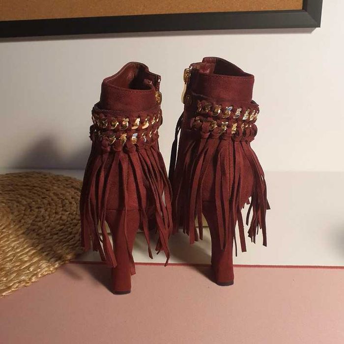 Buty na obcasie z frędzelkami 40