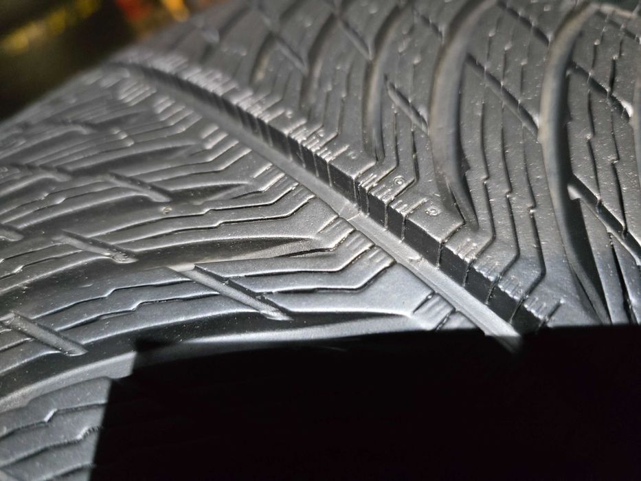 255/35/21 Michelin Alpin 5, kpl 22r. 6,8-7mm super para Demo