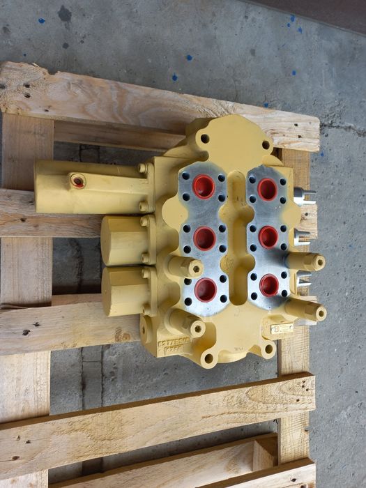 Rozdzielacz główny roboczy R97 ładowarka Ł34 Stalowa Wola  inne części