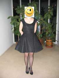 Mała czarna wieczorowa sukienka z pianki, stódniówka, wesele roz 36
