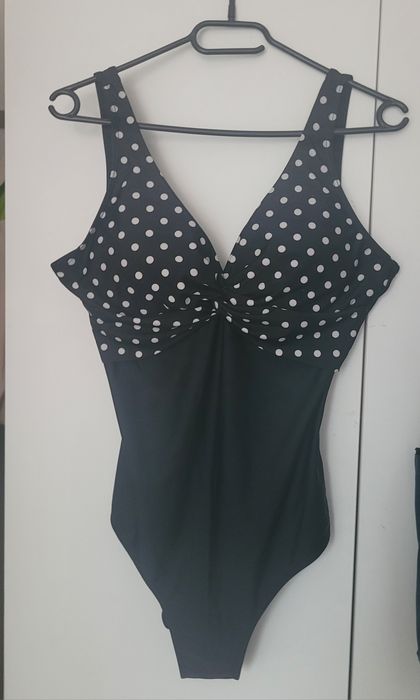 Jednoczęściowy strój kąpielowy czarny w białe grochy roz.xl