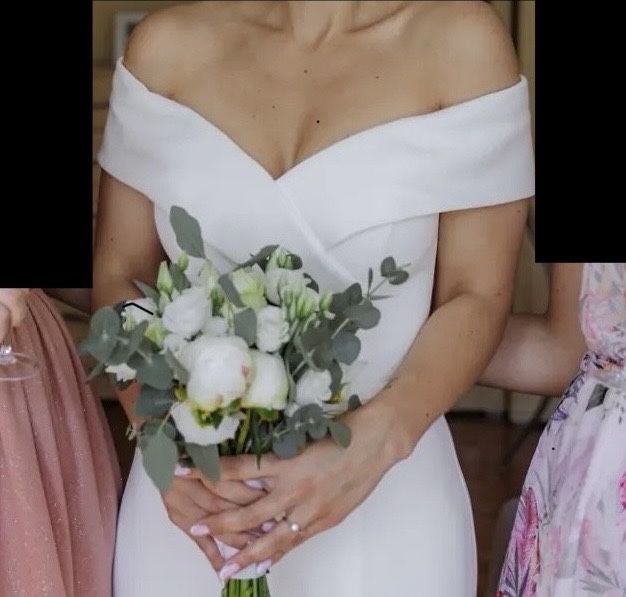 Elegancka suknia slubna bez ramiaczek