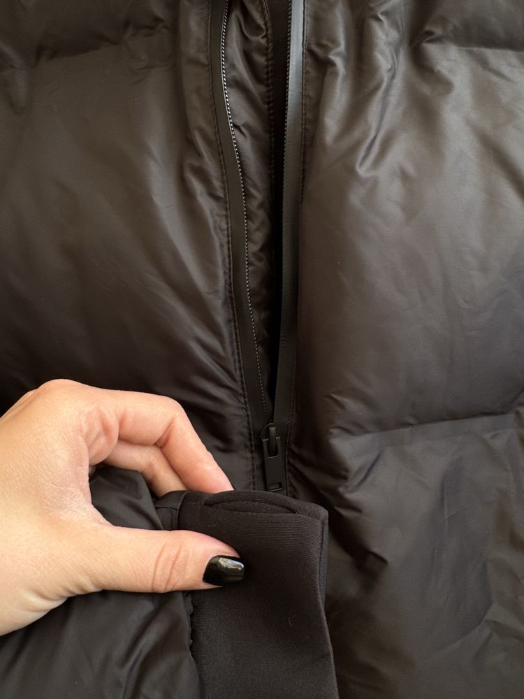 Куртка Zara чорна з капюшоном