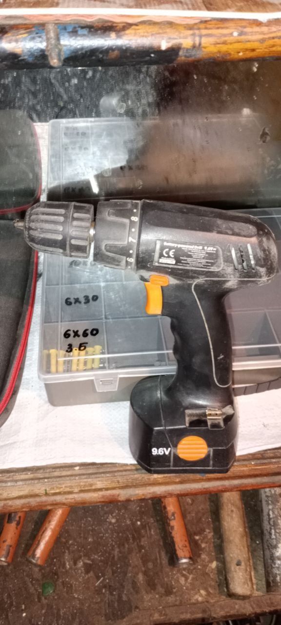 Продам Шруповерт 9v