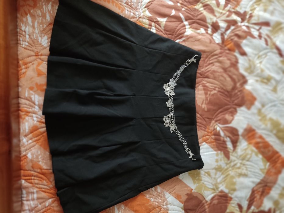 Saia marca Bershka tamanho S