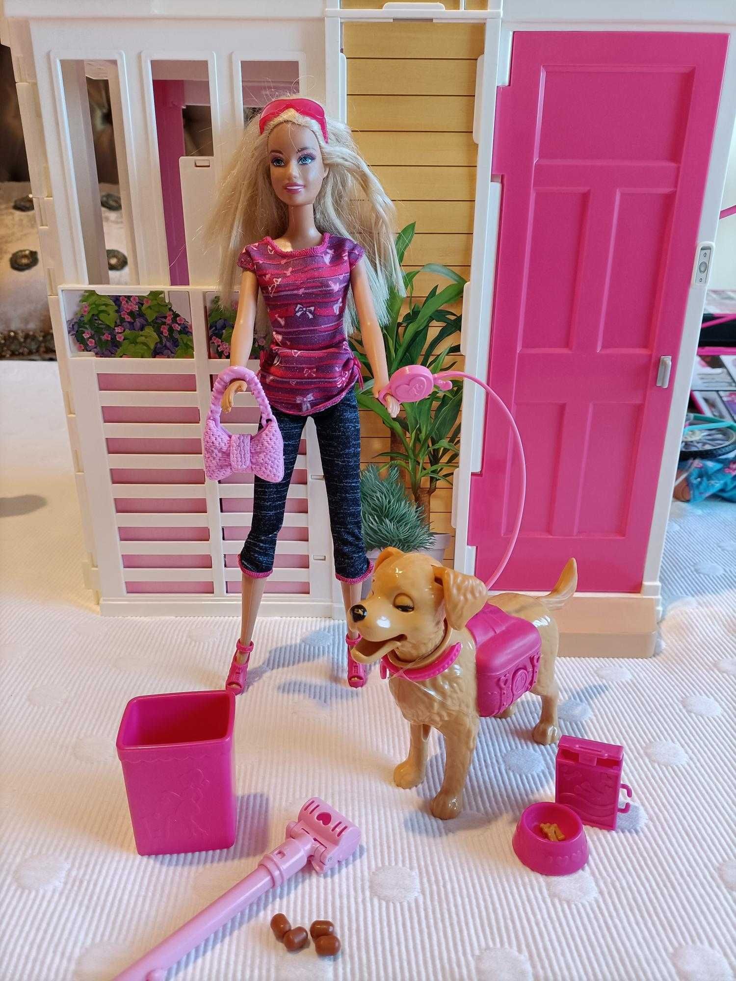 Barbies com roupa e acessórios