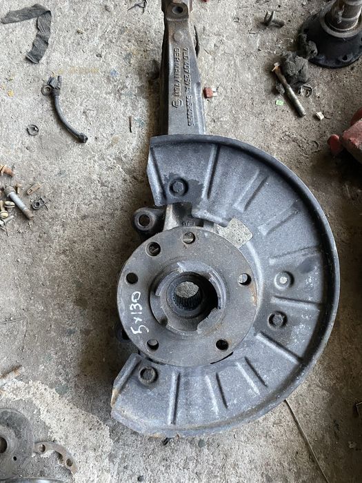 Цапфа поворотний кулак Audi Q7 4L VW Touareg Porsche Cayenne