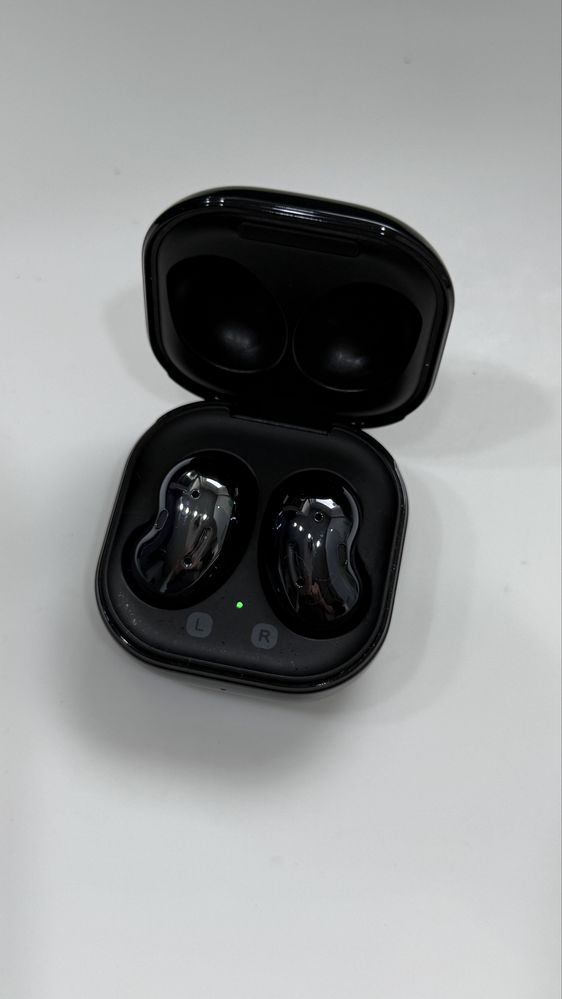 Продам  навушники Samsung Galaxy Buds Live в гарному стані!