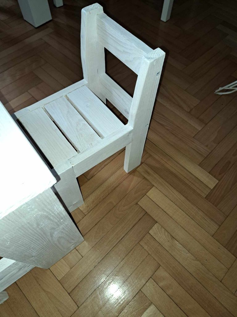 Stolik dziecięcy z krzeslami