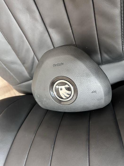 Кермо Skoda Octavia A7 3V0419091AR з кнопками, шкіряне, відмінний стан