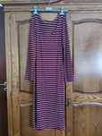 Vestido midi bordô com riscas brancas