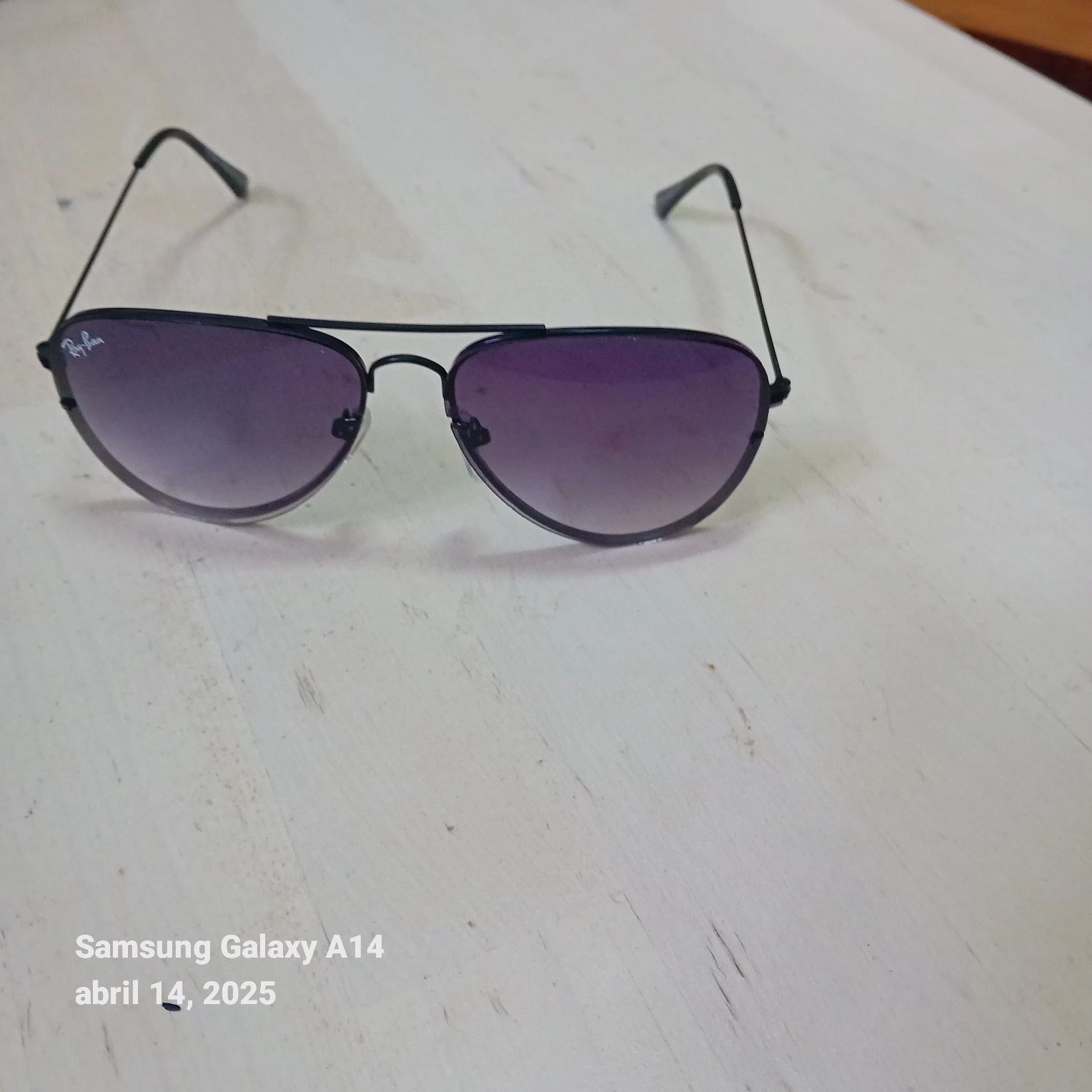 Vendo óculos de sol Ray-Ban novos. sem etiqueta e sem estojo
