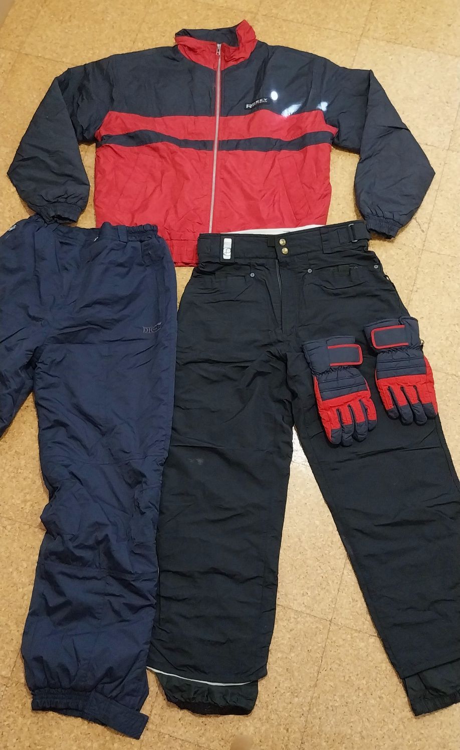 Roupa de neve. Equipamento de ski