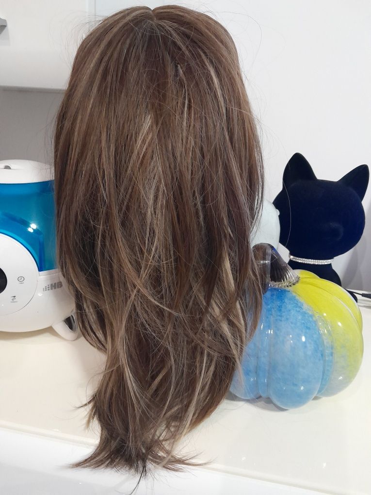 Peruka brąz z blond balejaż 60cm z grzywką