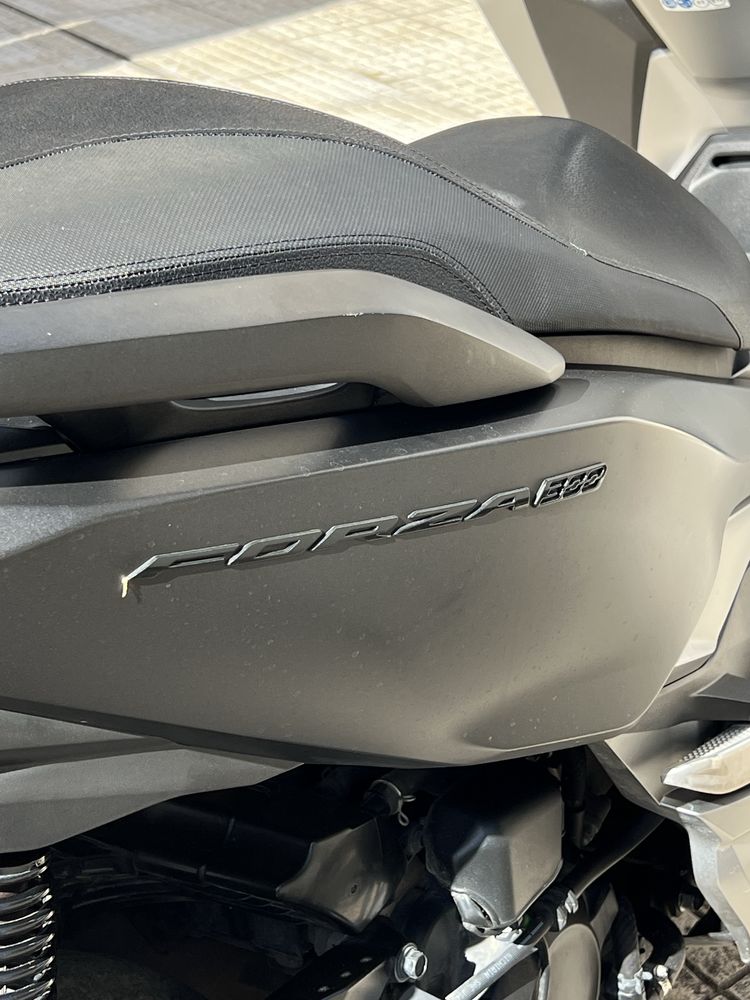 Honda Forza 300.