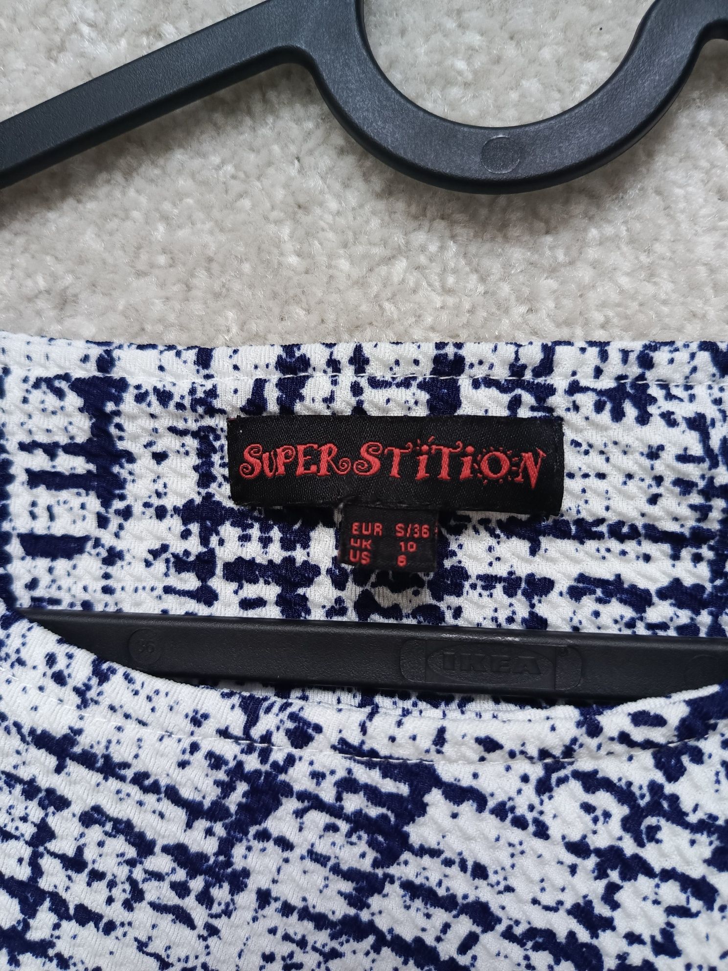 Stylowa sukienka Superstition, rozmiar S/36, wzór graficzny