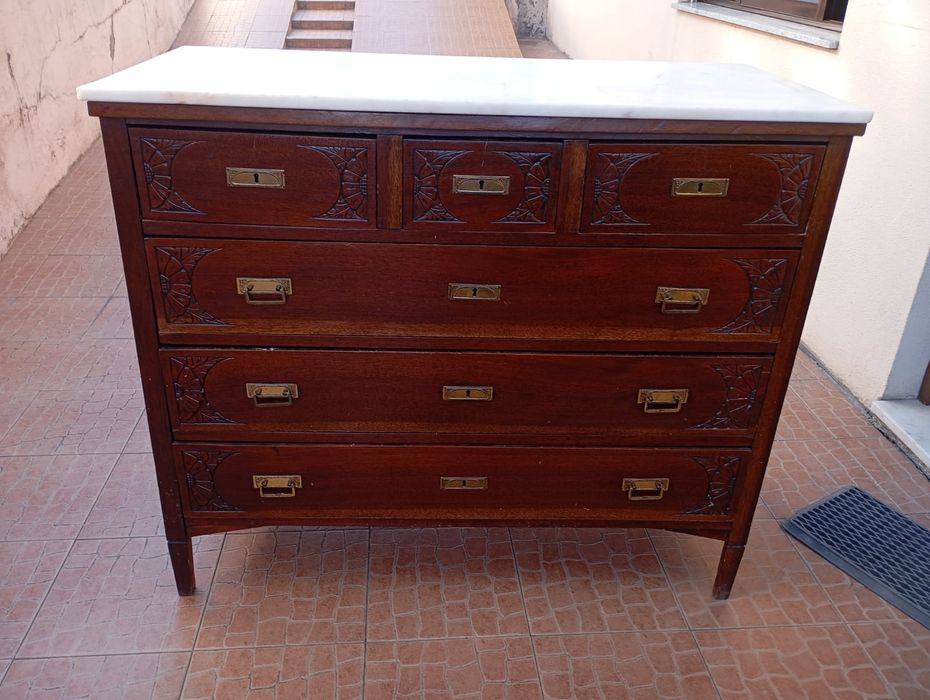 Aparador Madeira com base em mármore