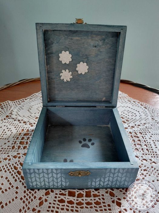 Urocza szkatułka z kotkiem