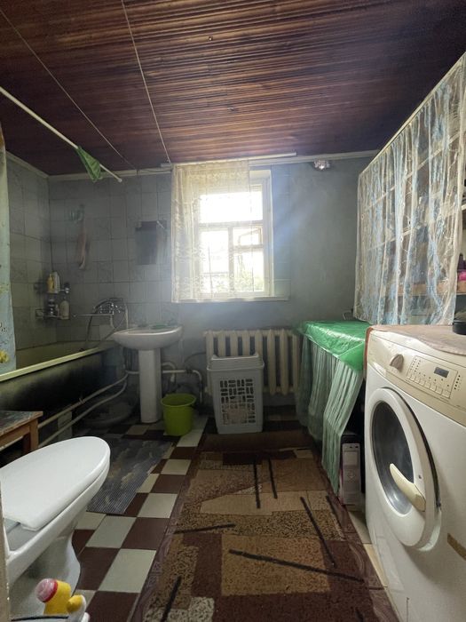 Продам частину будинку по вулиці Народного руху