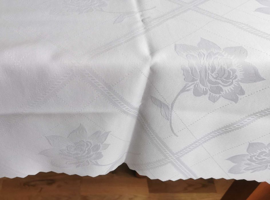 Obrus biały 1,40 x 1,40 m NOWY