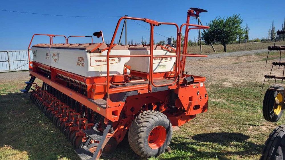 Продам 5 метрову зернову сівалку Kuhn SDM 2227/29 на 29 рядків