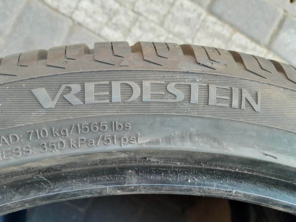 VREDESTEIN 255/35R19 96Y , pojedyńcza opona wielosezonowa.