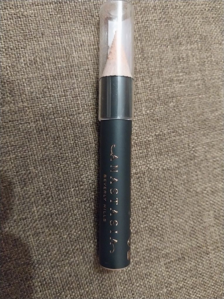 Олівці оригін. Gucci, Lancome, Givenchy...