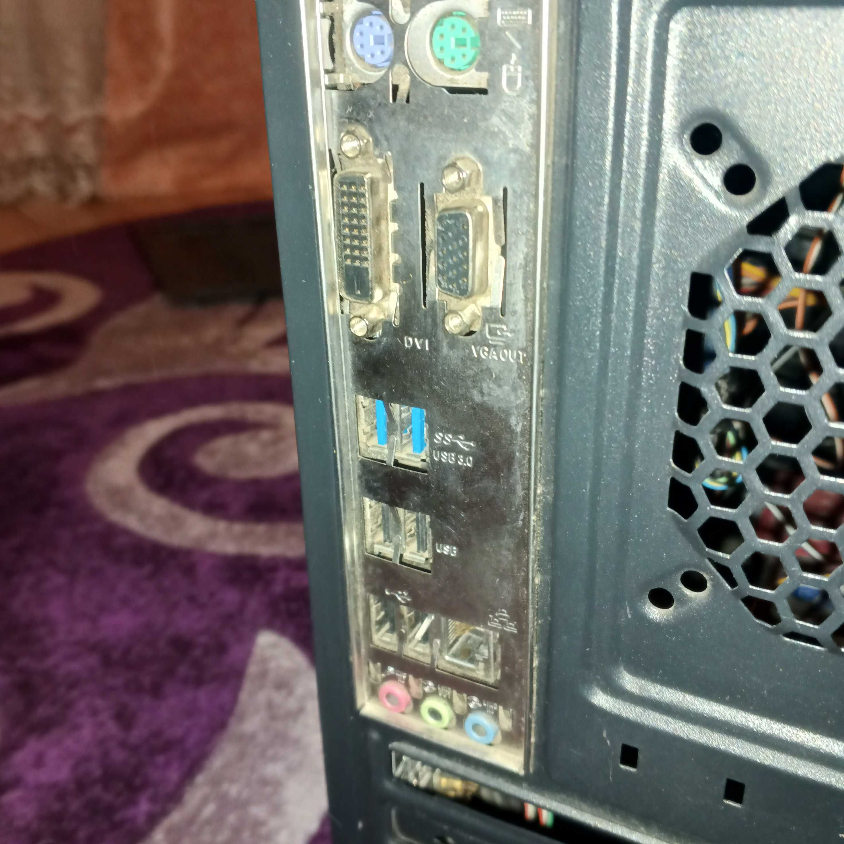 Комп'ютер марки asus а монітор LG
