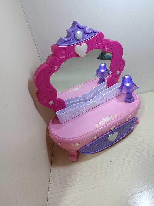 Різноманітні іграшки для дітей