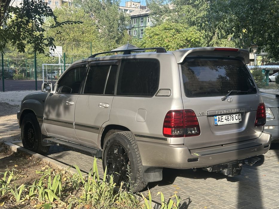 Toyota land cruiser 100